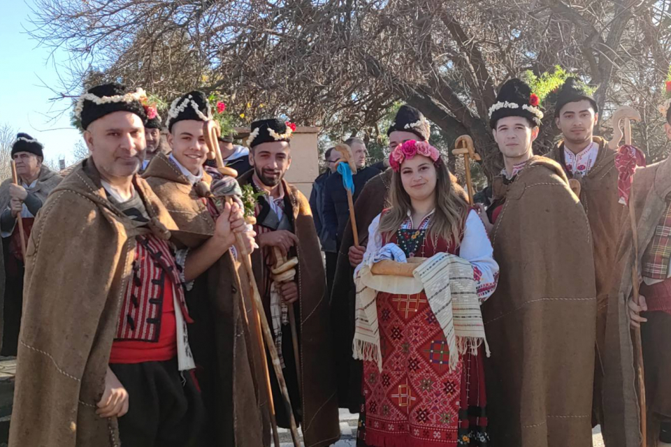 
Днес по традиция в село Мечкарево се провежда ежегодният регионален фолклорен събор „Зимни празници“. В него участват състави от различни възрастови...